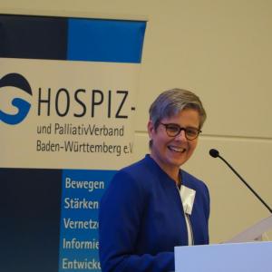 HPVBW-Mitgliederversammlung: Susanne Kränzle, 1. Vorstandsvorsitzende des HPVBW moderiert - Foto: Birgit Beurer